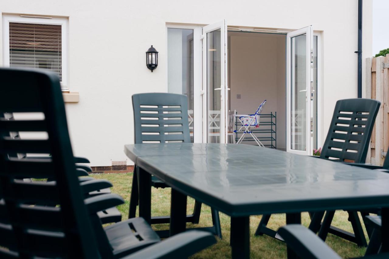 Oakley - Large, Elegant, Dog Friendly & Parking Villa Whitby Ngoại thất bức ảnh
